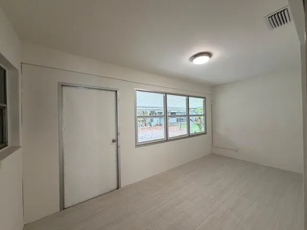 $2,700 | 3901 Harwood Street, West Palm Beach, FL 33403