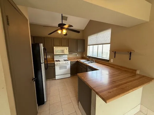 $1,950 | 16401 Knottingham Drive, Pflugerville, TX 78660