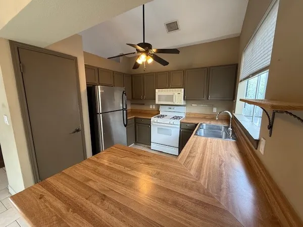 $1,950 | 16401 Knottingham Drive, Pflugerville, TX 78660