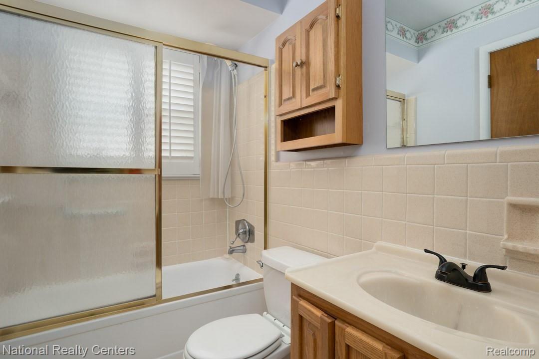210 South Campbell Road Royal Oak, MI 48067 - Photo 17 of 25 Full bath