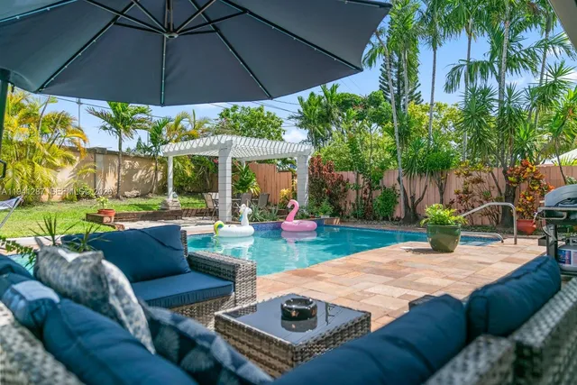 a view of an outdoor sitting area with furniture