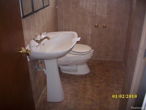 32245 Middlebelt Road Farmington, MI 48334 - Photo 9 of 14 DSCI0553