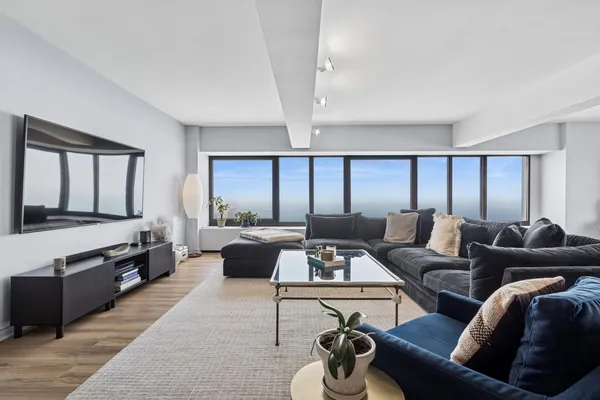 $675,000 | 175 East Delaware Place, Unit 8504, Chicago, IL 60611