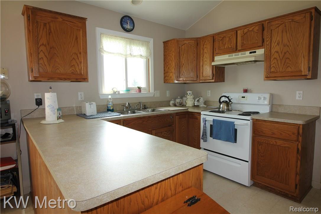 900 Miller Road Memphis, MI 48041 - Photo 9 of 28 Oak Cabinets