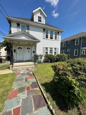 $2,600 | 16 Colonial Avenue, Unit 1, Newton, MA 02460
