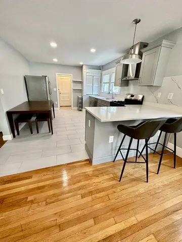 $2,600 | 16 Colonial Avenue, Unit 1, Newton, MA 02460