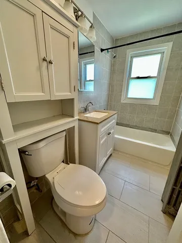 $2,600 | 16 Colonial Avenue, Unit 1, Newton, MA 02460