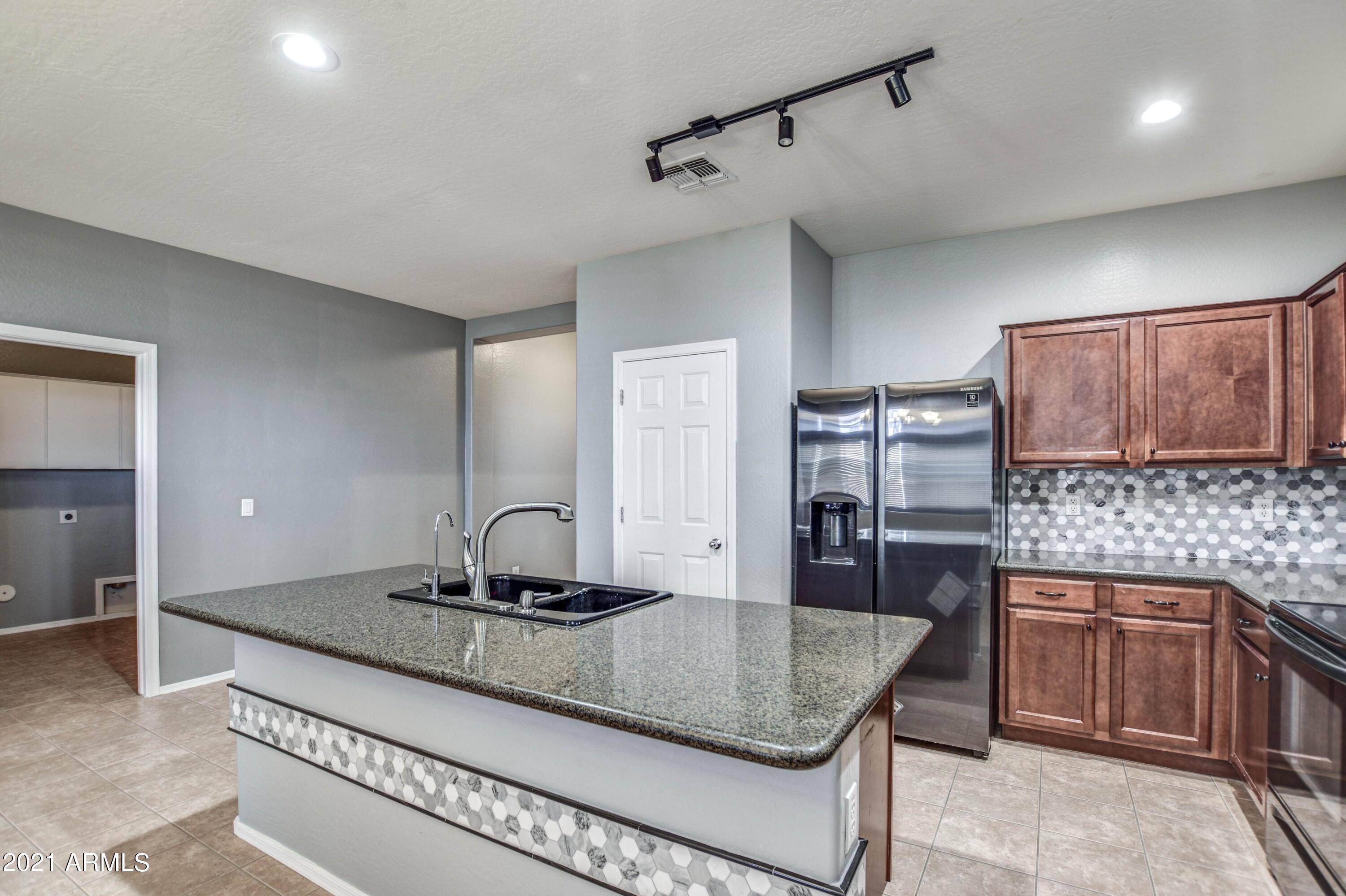 45480 Portabello Road Maricopa, AZ 85139 - Photo 11 of 40 Kitchen 3