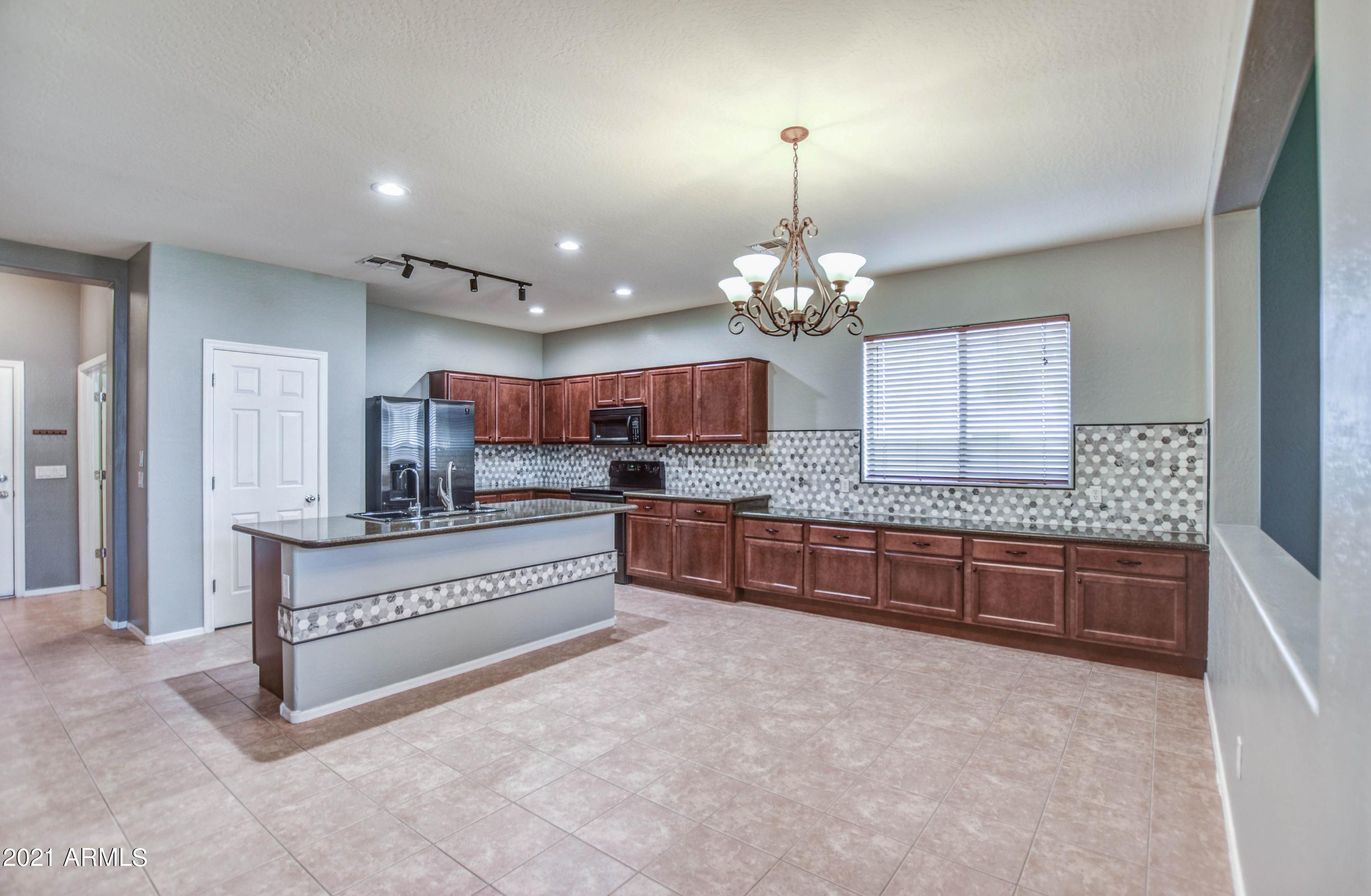 45480 Portabello Road Maricopa, AZ 85139 - Photo 13 of 40 Kitchen