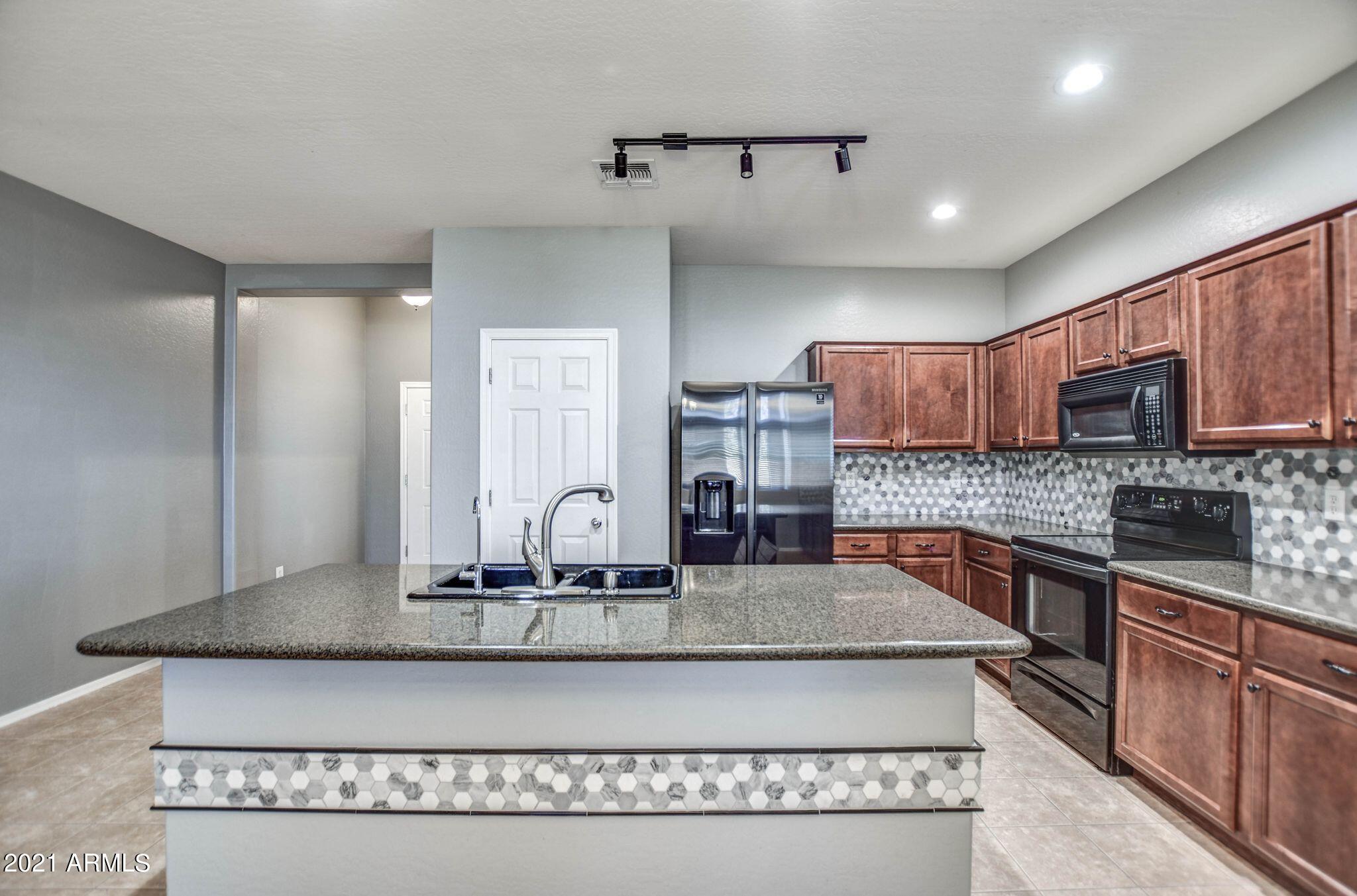 45480 Portabello Road Maricopa, AZ 85139 - Photo 10 of 40 Kitchen 2