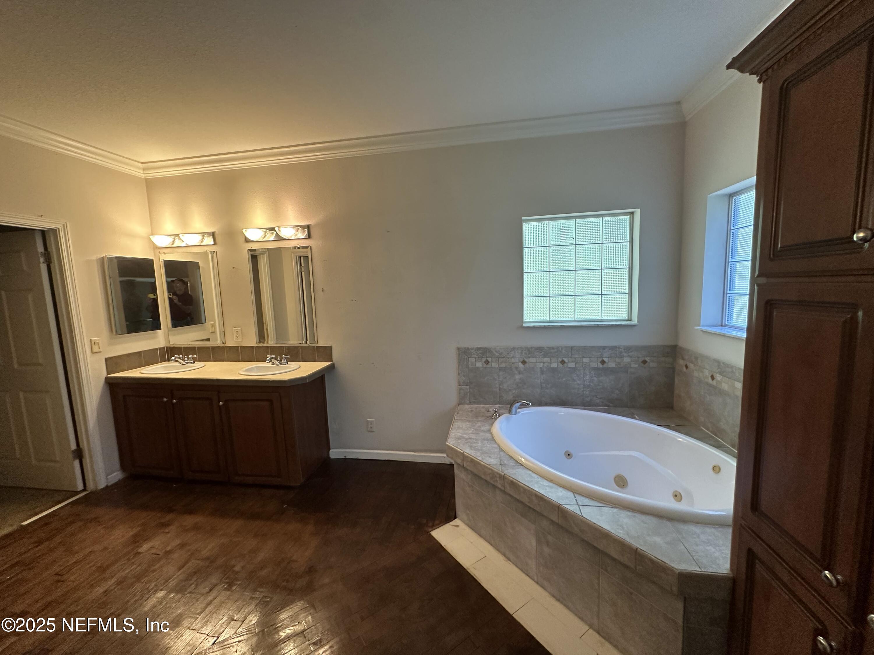 852030 Highway 17 Yulee, FL 32097 - Photo 11 of 21 a bathroom with a tub a sink and a mirror