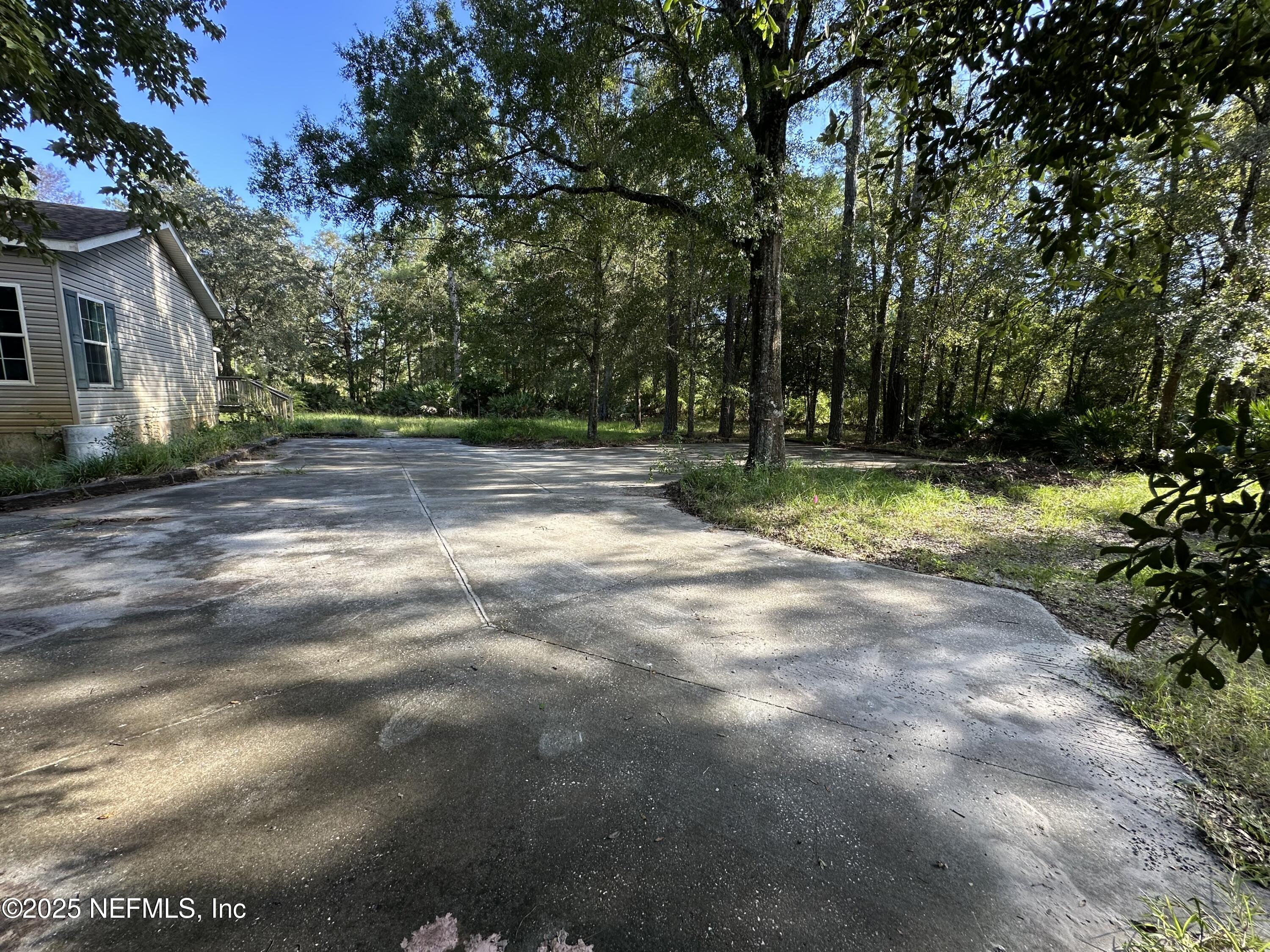 852030 Highway 17 Yulee, FL 32097 - Photo 20 of 21 a view of a yard with a trees