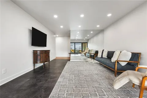 $775,000 | 307 South Dithridge Street, Unit 212, Pittsburgh, PA 15213