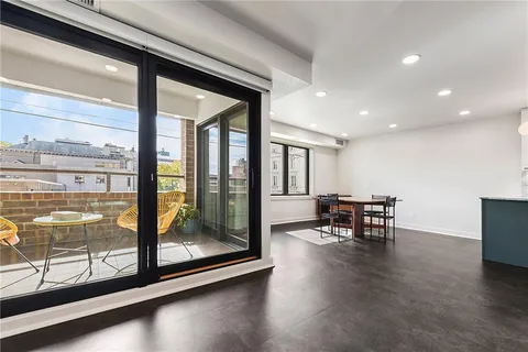 $775,000 | 307 South Dithridge Street, Unit 212, Pittsburgh, PA 15213