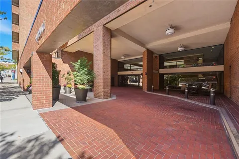 $775,000 | 307 South Dithridge Street, Unit 212, Pittsburgh, PA 15213