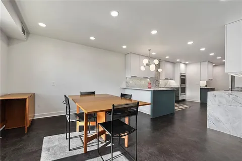 $775,000 | 307 South Dithridge Street, Unit 212, Pittsburgh, PA 15213