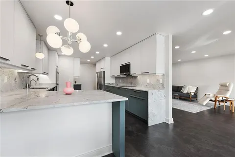 $775,000 | 307 South Dithridge Street, Unit 212, Pittsburgh, PA 15213