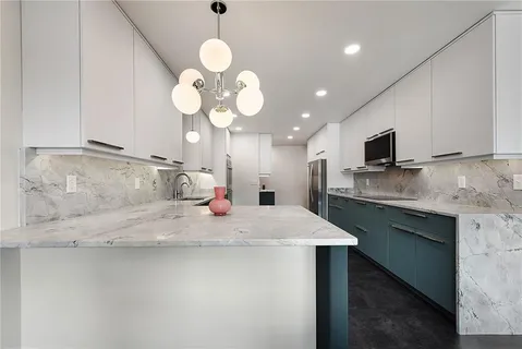 $775,000 | 307 South Dithridge Street, Unit 212, Pittsburgh, PA 15213