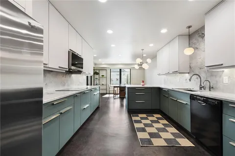 $775,000 | 307 South Dithridge Street, Unit 212, Pittsburgh, PA 15213