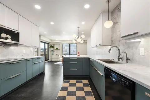 $775,000 | 307 South Dithridge Street, Unit 212, Pittsburgh, PA 15213