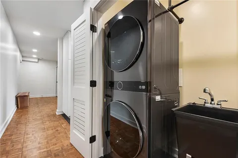 $775,000 | 307 South Dithridge Street, Unit 212, Pittsburgh, PA 15213