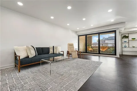 $775,000 | 307 South Dithridge Street, Unit 212, Pittsburgh, PA 15213