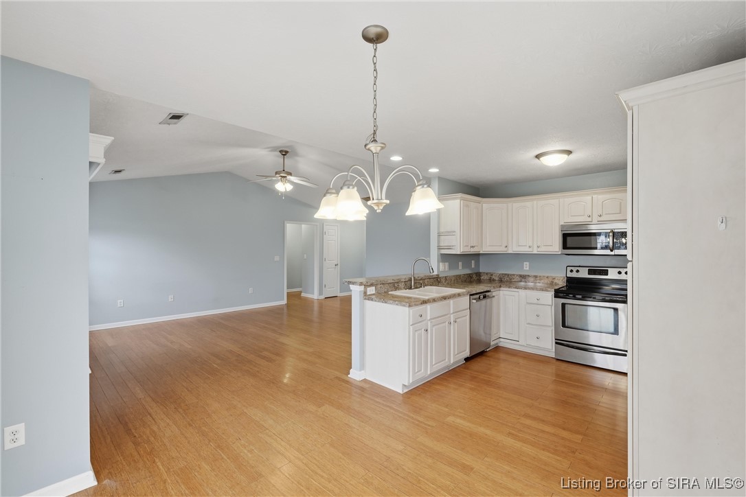 3809 Ridgetop Circle Jeffersonville, IN 47130 - Photo 12 of 37