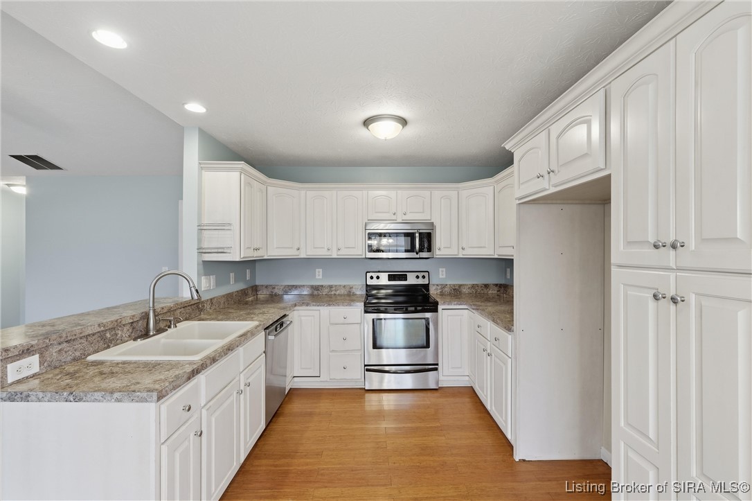 3809 Ridgetop Circle Jeffersonville, IN 47130 - Photo 13 of 37