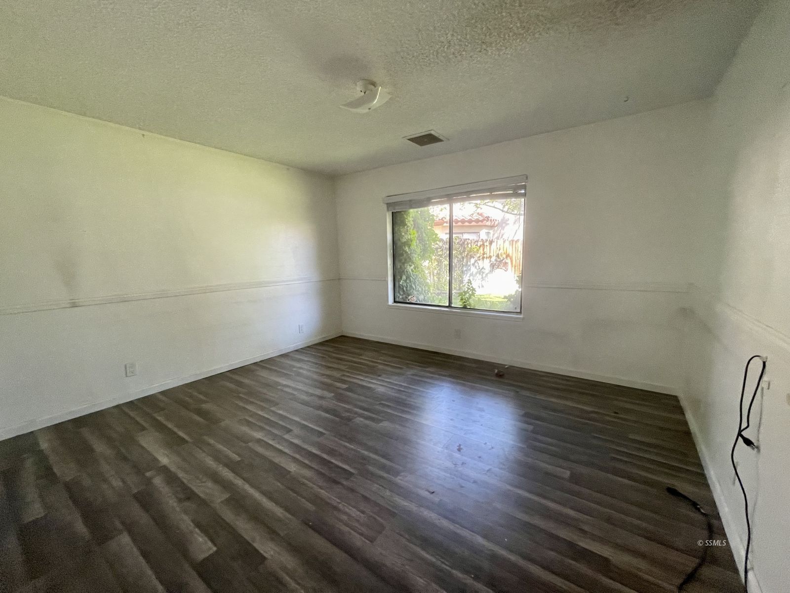 1129 Las Cruces Court Ridgecrest, CA 93555 - Photo 6 of 13 an empty room with wooden floor and windows
