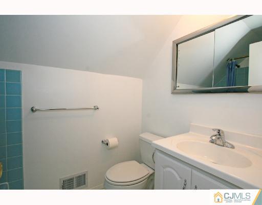 4 Dahlia Road Somerset, NJ 08873 - Photo 5 of 8 Gallery Image 5