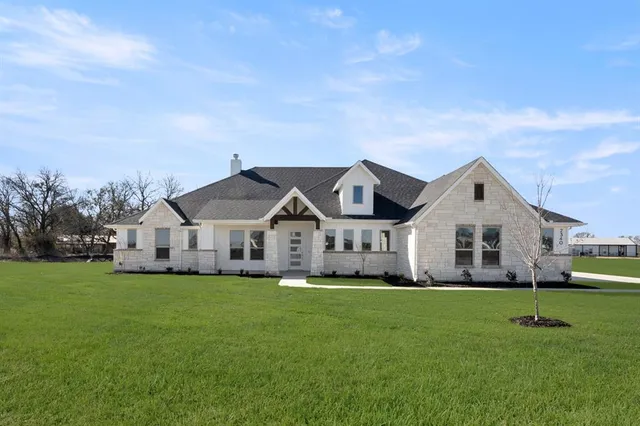 $635,999 | 2340 Oak Knl Drive, Palmer, TX 75152