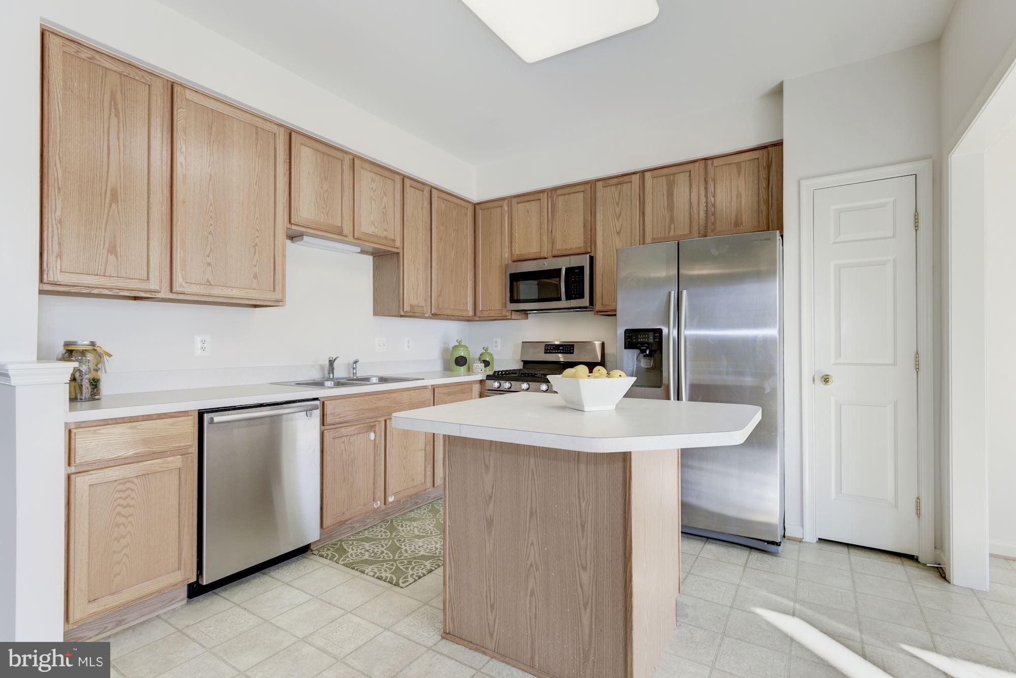 13595 Bathgate Drive Herndon, VA 20171 - Photo 11 of 29 Kitchen