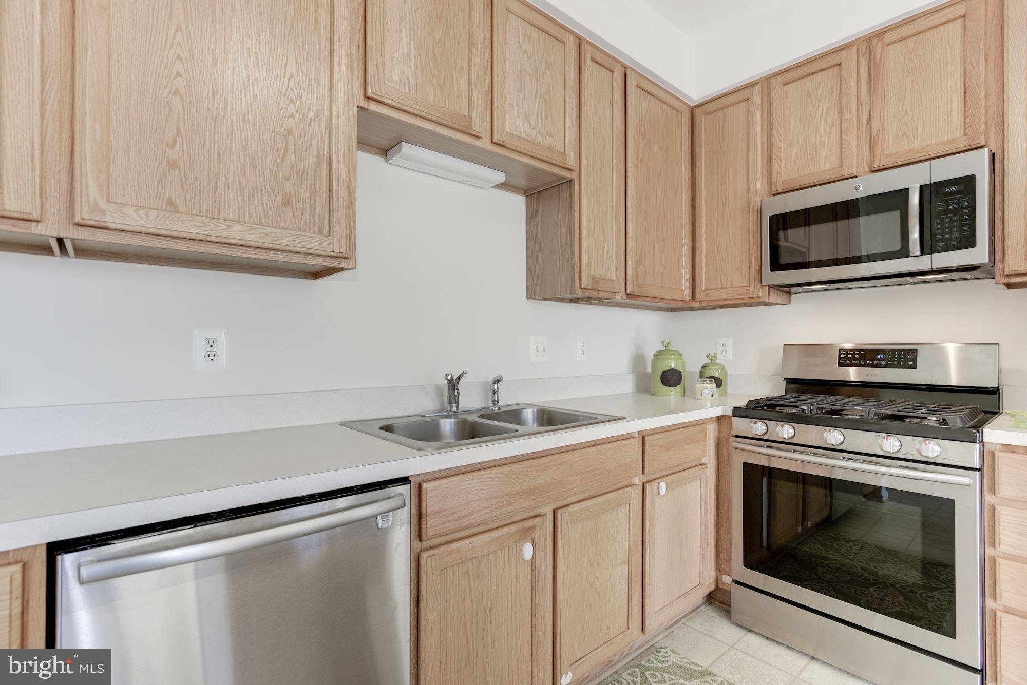 13595 Bathgate Drive Herndon, VA 20171 - Photo 13 of 29 Kitchen