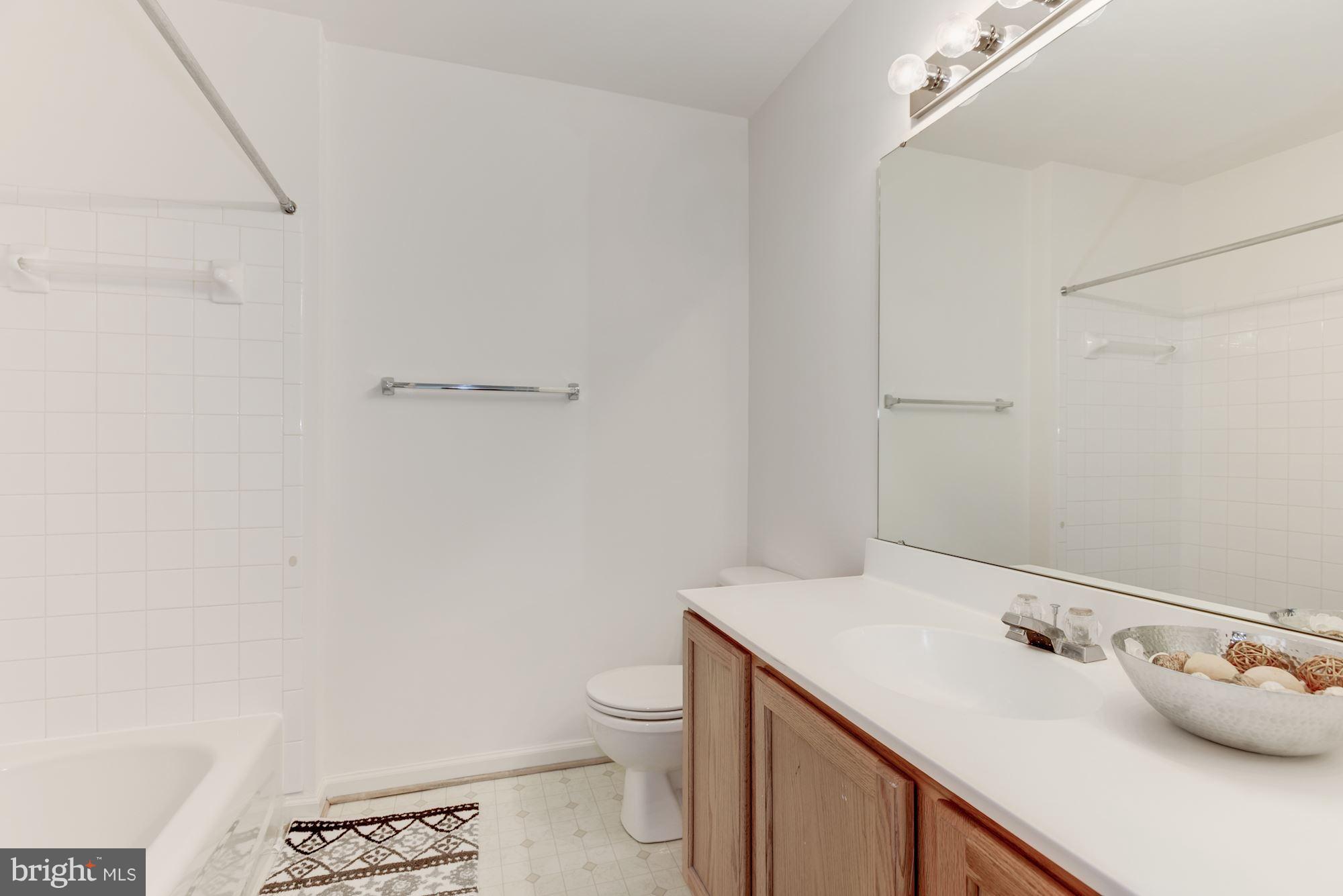 13595 Bathgate Drive Herndon, VA 20171 - Photo 21 of 29 Bath