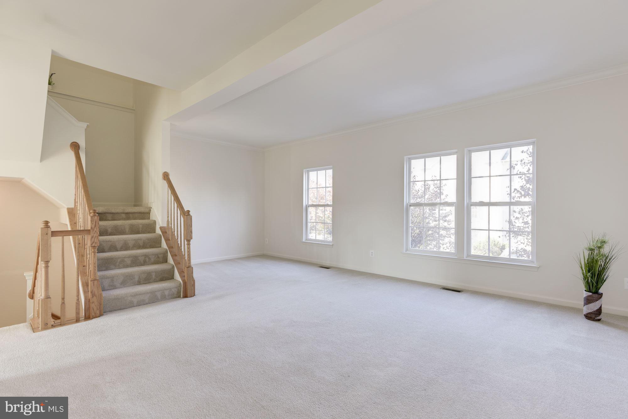 13595 Bathgate Drive Herndon, VA 20171 - Photo 5 of 29 Living Room