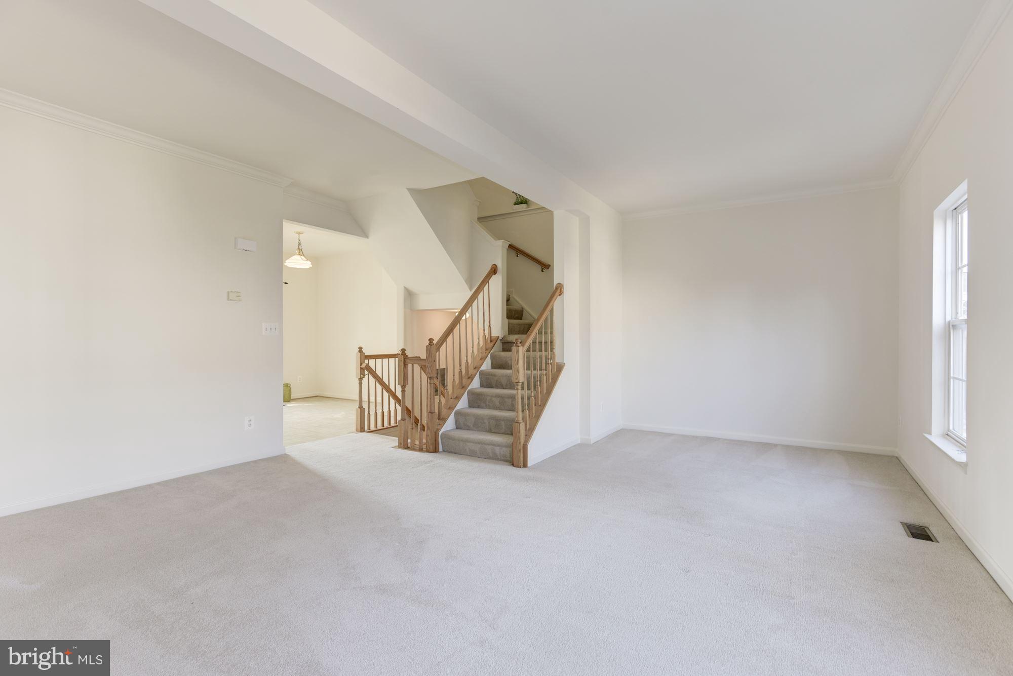 13595 Bathgate Drive Herndon, VA 20171 - Photo 6 of 29 Living Room