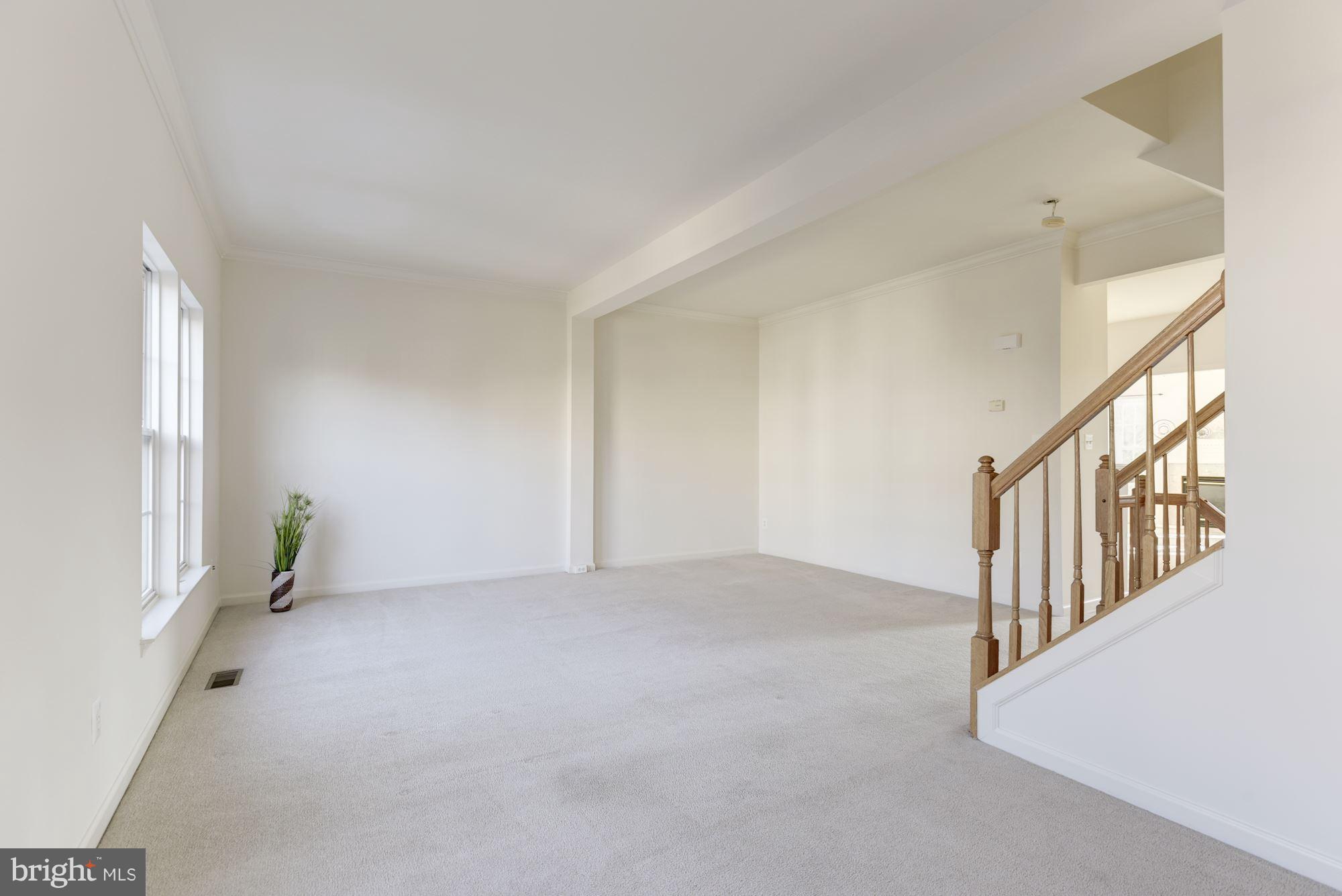13595 Bathgate Drive Herndon, VA 20171 - Photo 8 of 29 Living Room