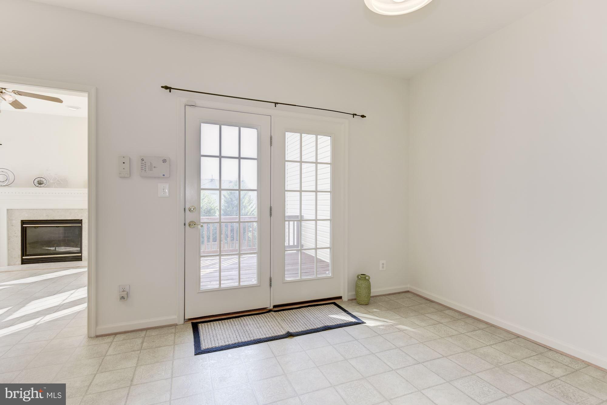 13595 Bathgate Drive Herndon, VA 20171 - Photo 10 of 29 Family Room