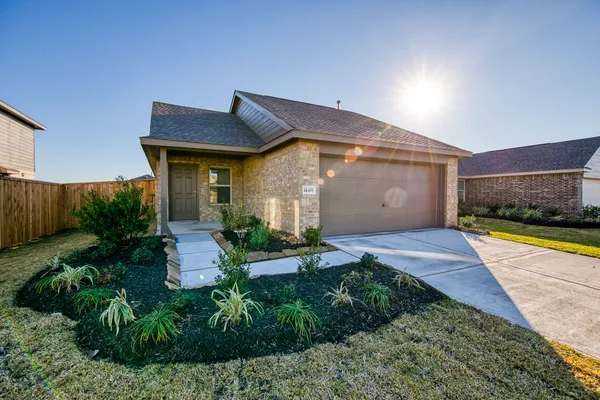 $2,050 | 14418 Woodcott Warren Way, Rosharon, TX 77583