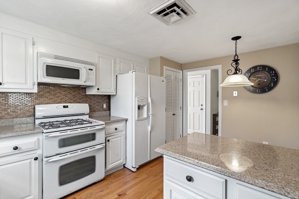 18 Neal Road Danvers, MA 01923 - Photo 9 of 36 Gallery Image 9