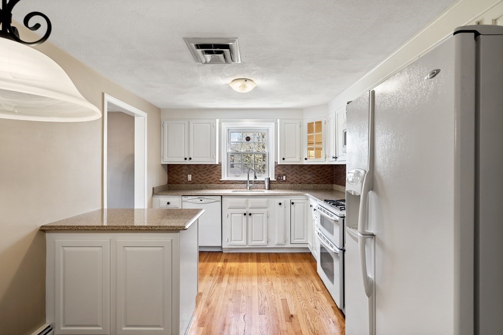 18 Neal Road Danvers, MA 01923 - Photo 10 of 36 Gallery Image 10