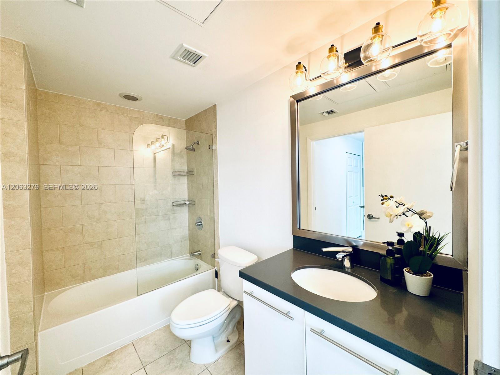 90 Southwest 3rd Street, Unit 3902 Miami, FL 33130 - Photo 13 of 18 Gallery Image 13