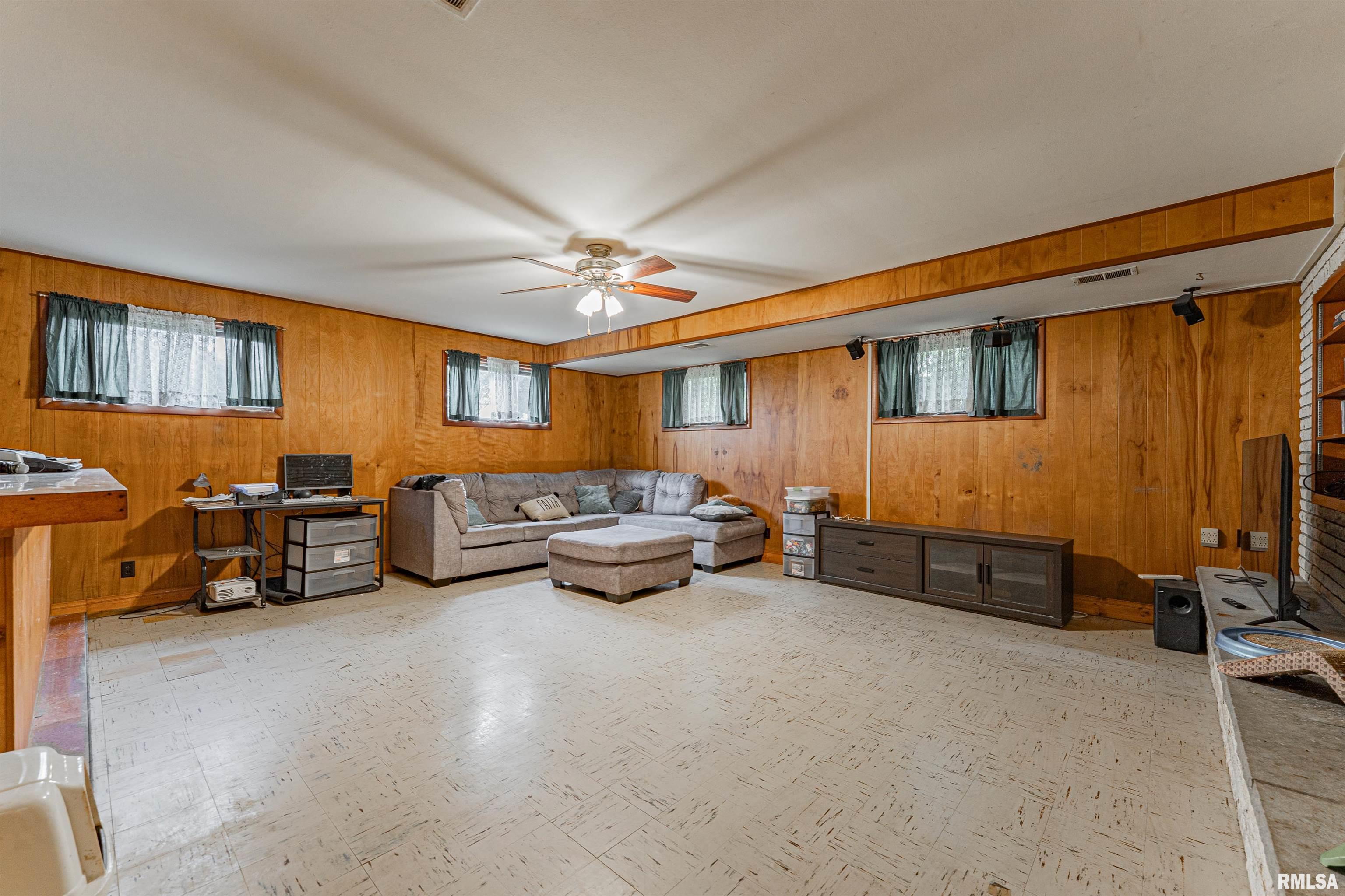 1354 Airport Road Lincoln, IL 62656 - Photo 30 of 47 Gallery Image 30
