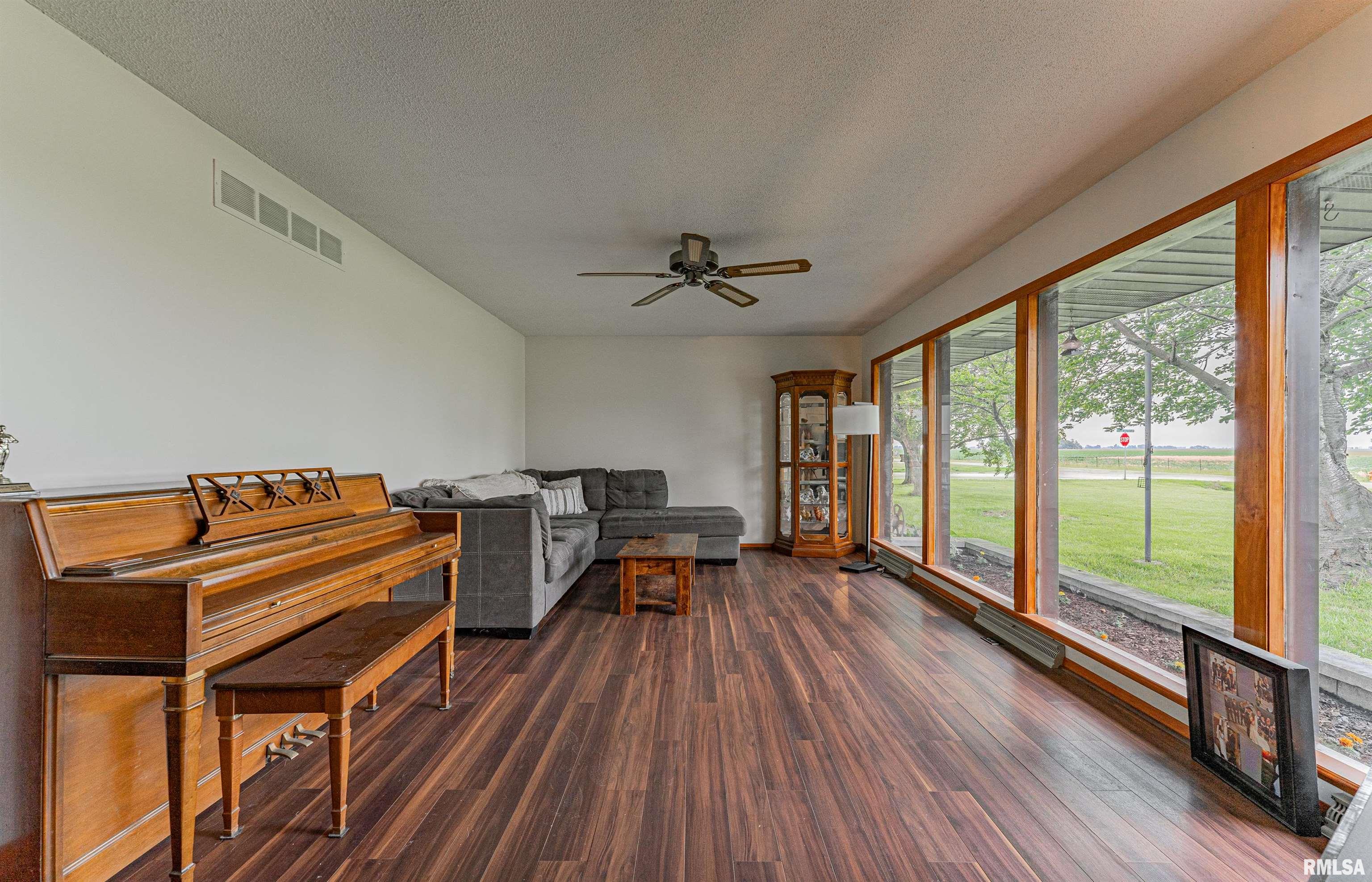 1354 Airport Road Lincoln, IL 62656 - Photo 7 of 47 Gallery Image 7