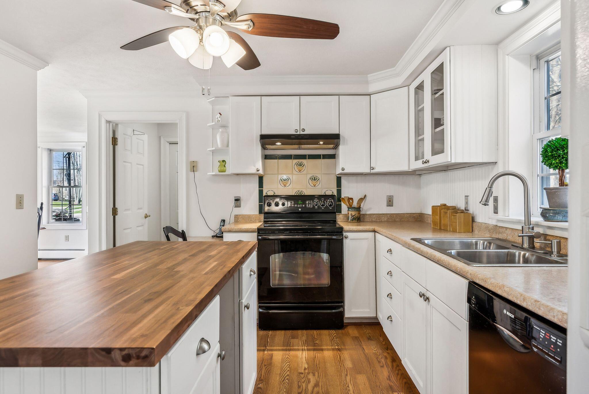 44 Hillview Avenue Saco, ME 04072 - Photo 16 of 36 Kitchen