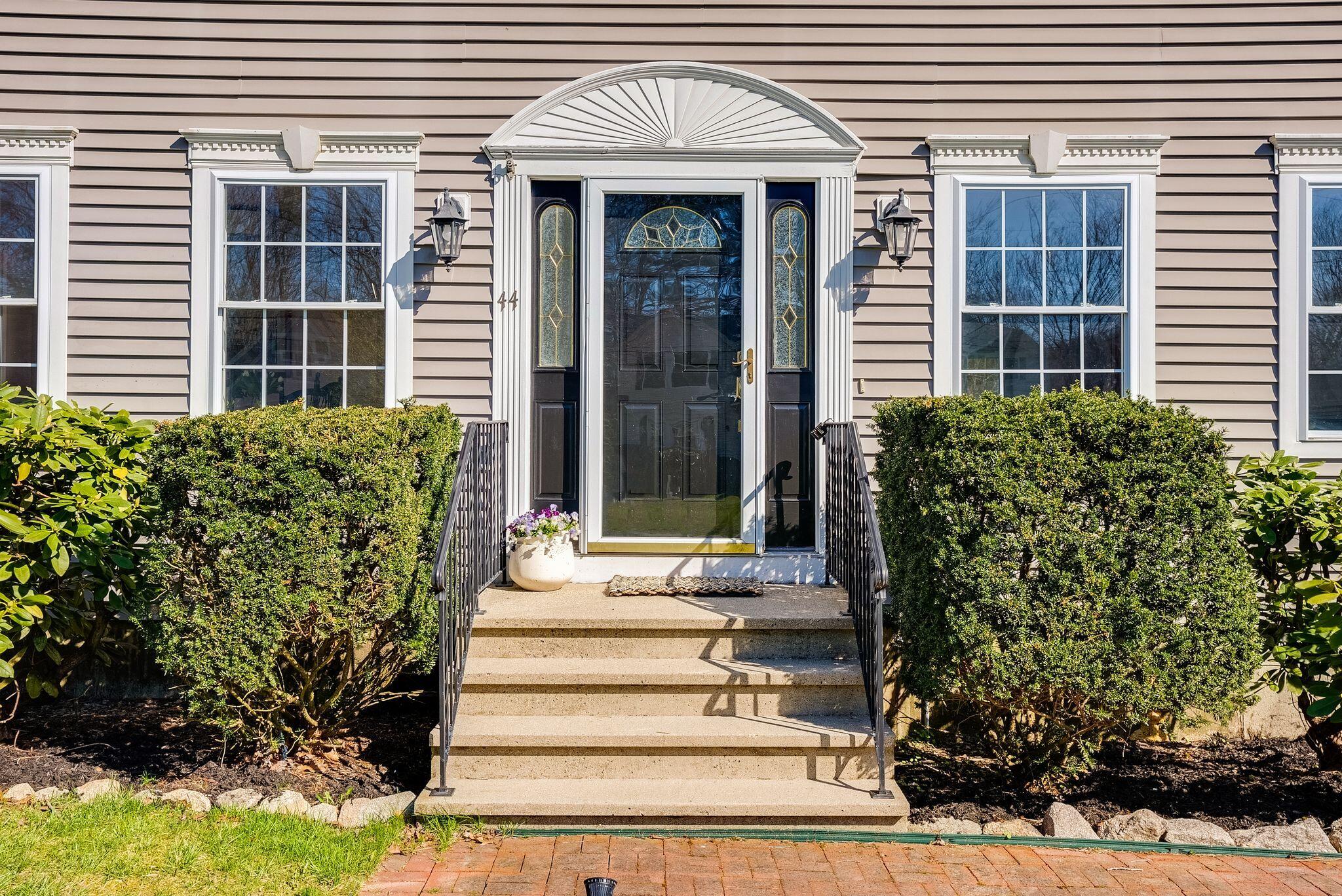 44 Hillview Avenue Saco, ME 04072 - Photo 2 of 36 Front Porch