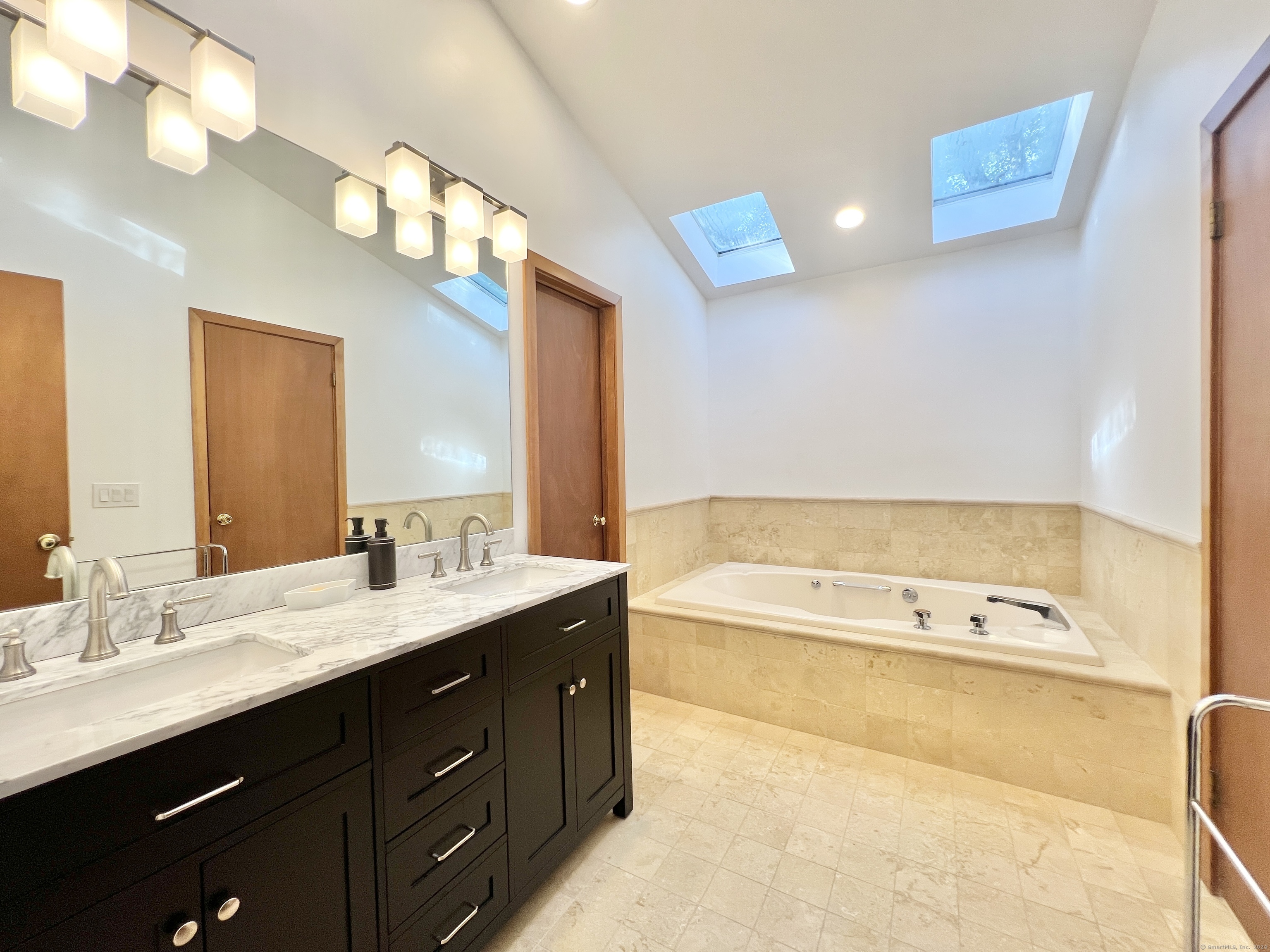 314 Erskine Road Stamford, CT 06903 - Photo 15 of 29 Luxurious Primary Bath