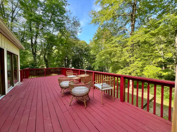 $5,850 | 314 Erskine Road, Stamford, CT 06903