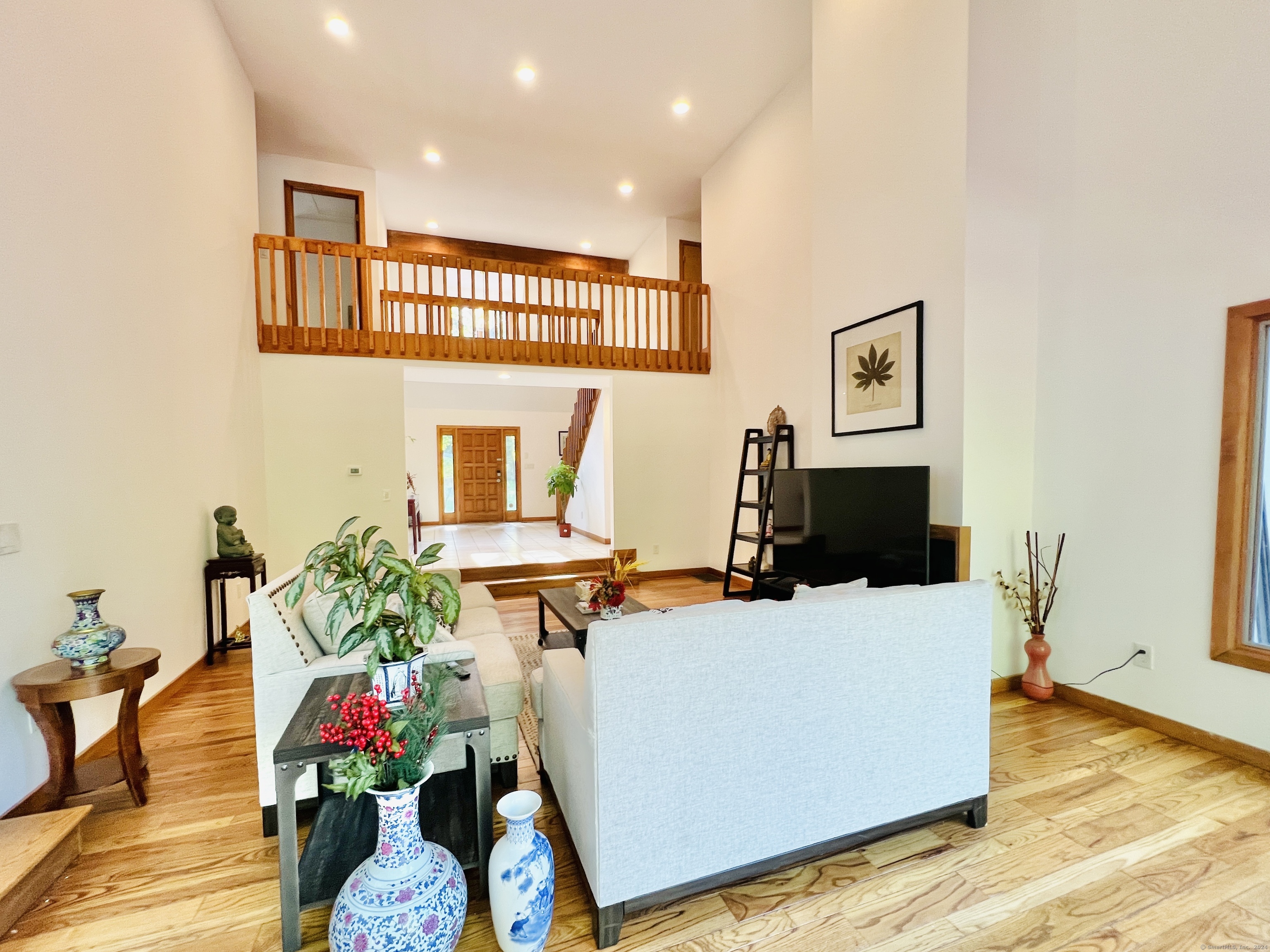 314 Erskine Road Stamford, CT 06903 - Photo 6 of 29 Sunny, Open & Inviting