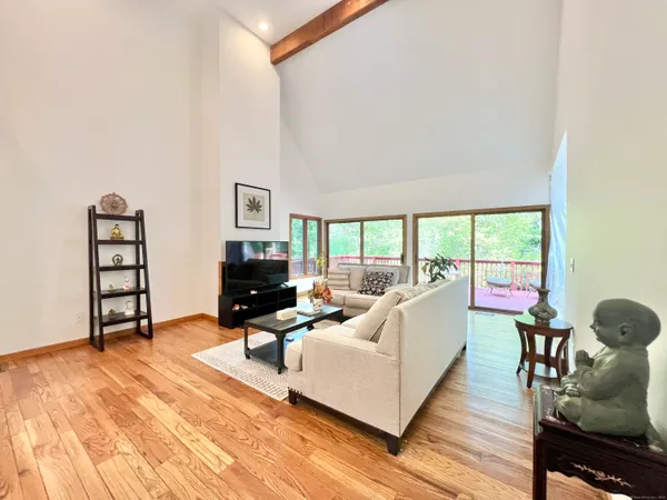 $5,850 | 314 Erskine Road, Stamford, CT 06903